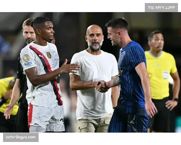 场边花絮：瓜迪奥拉与因扎吉赛前拥抱，赛后交换球衣亲切交谈